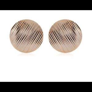 10k YG Stud earrings